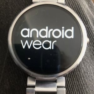 Motorola moto 360 version 1 smartwatch